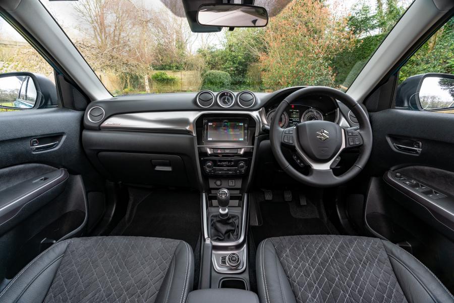 Торпедо Suzuki Vitara Hybrid AllGrip 2020 года  (UK) (фото 6 из 22)